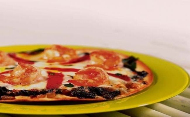 Pizza de espinaca y langostinos